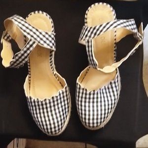 CHASE & CHLOE  SIZE 7.5 WEDGE HEEL